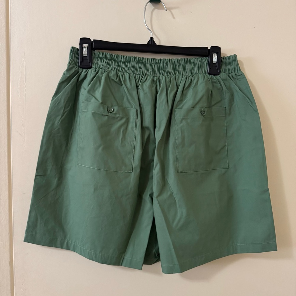 Le Lis Green Two-Piece Set - Picture 5 of 5